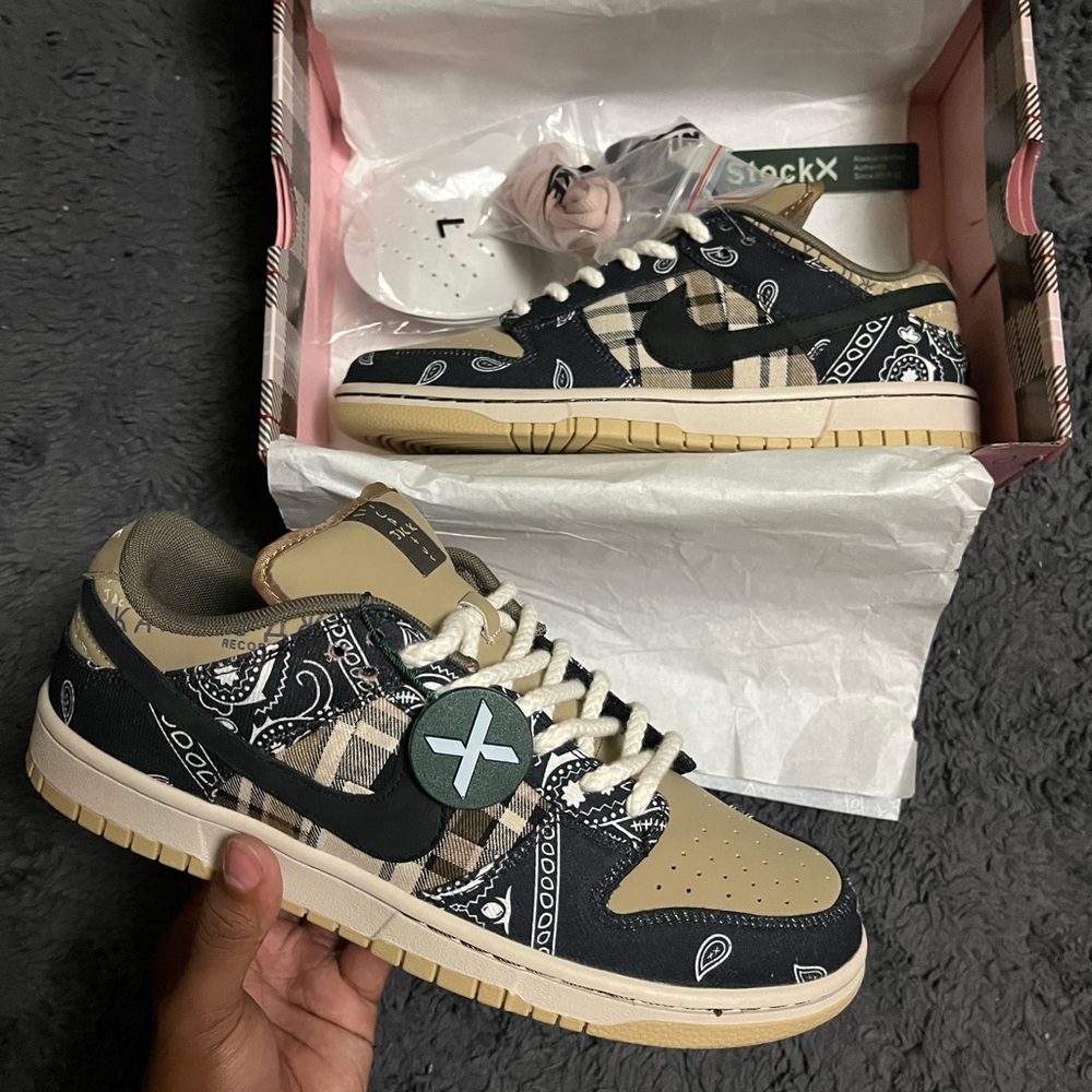 Nike SB Dunk Low Travis Scott (Special box)